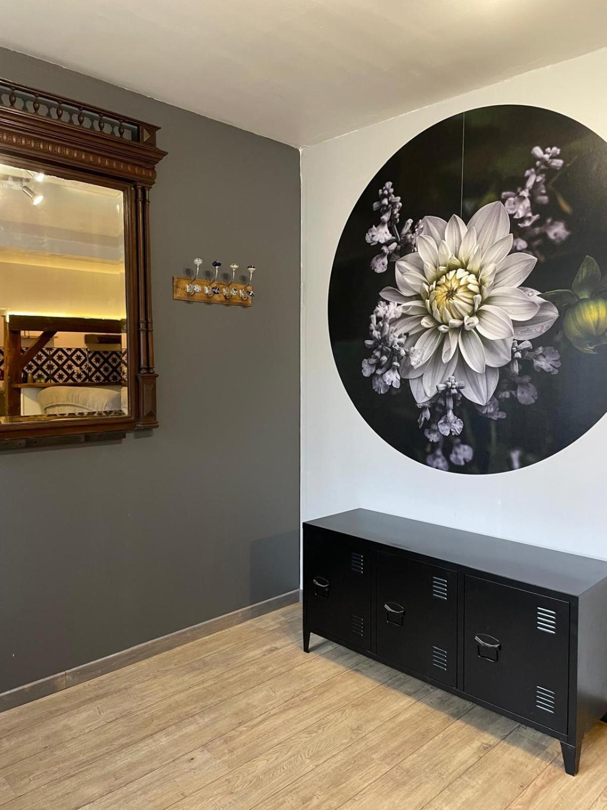 Lilas, Dahlia, Palme Bleue Saint-Aignan  Bagian luar foto